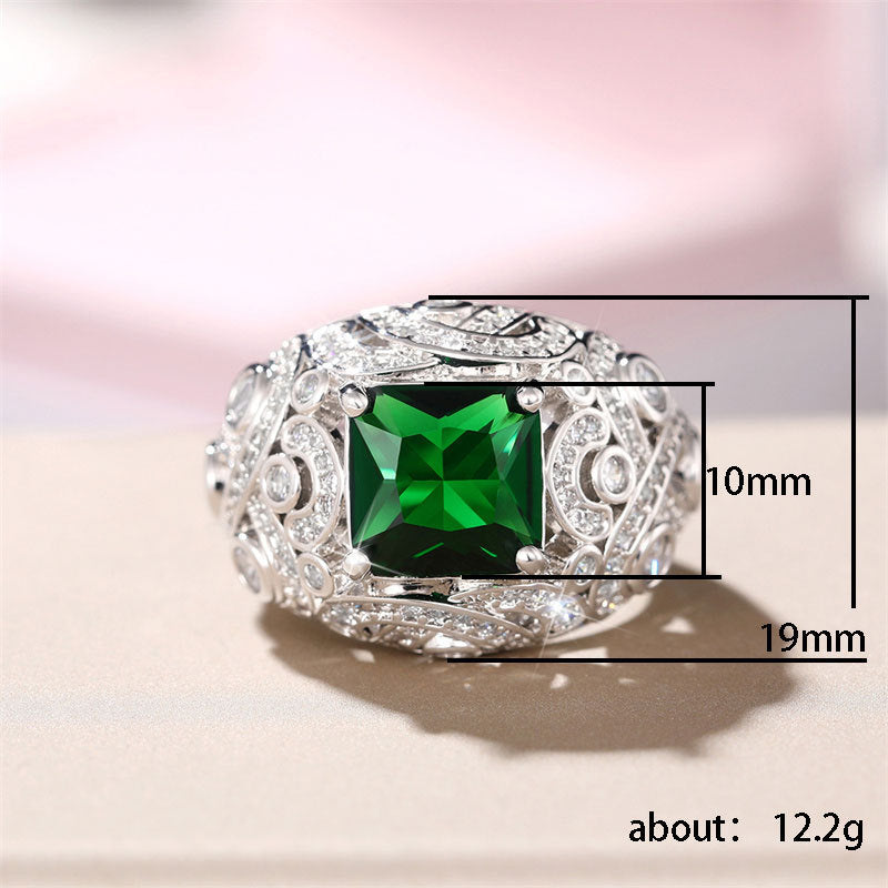 High-End French-Style Emerald Ring With A Luxurious Touch