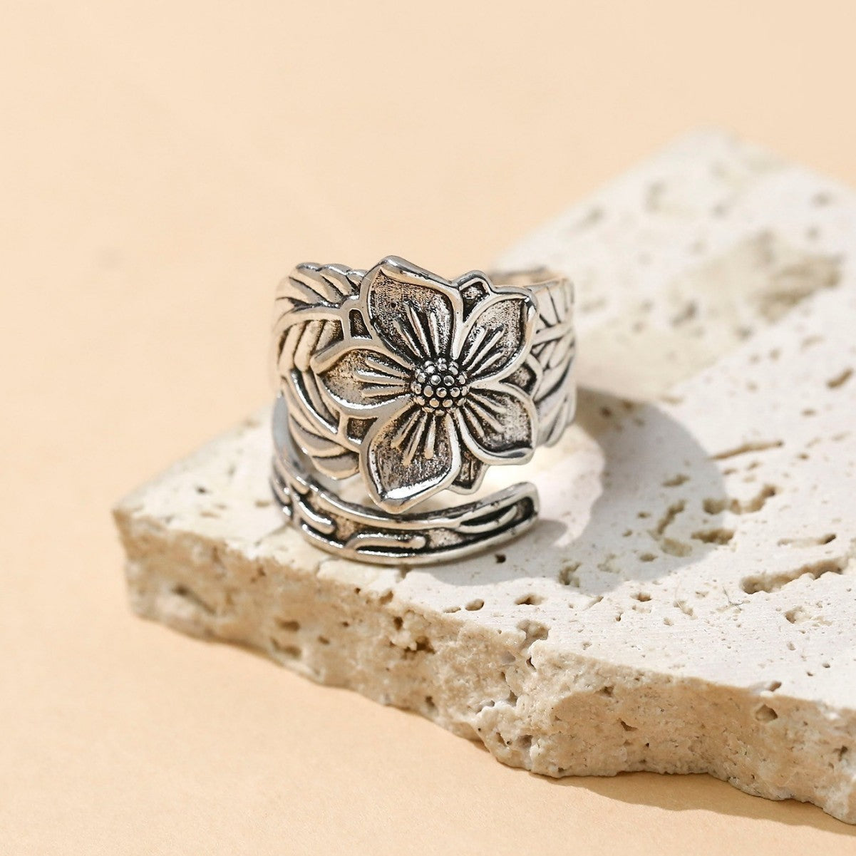 Vintage Floral And Leaf Open-band Personalized Fashion Ring