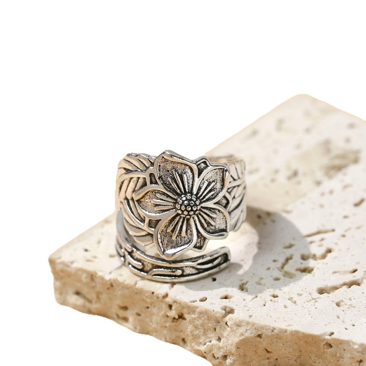 Vintage Floral And Leaf Open-band Personalized Fashion Ring