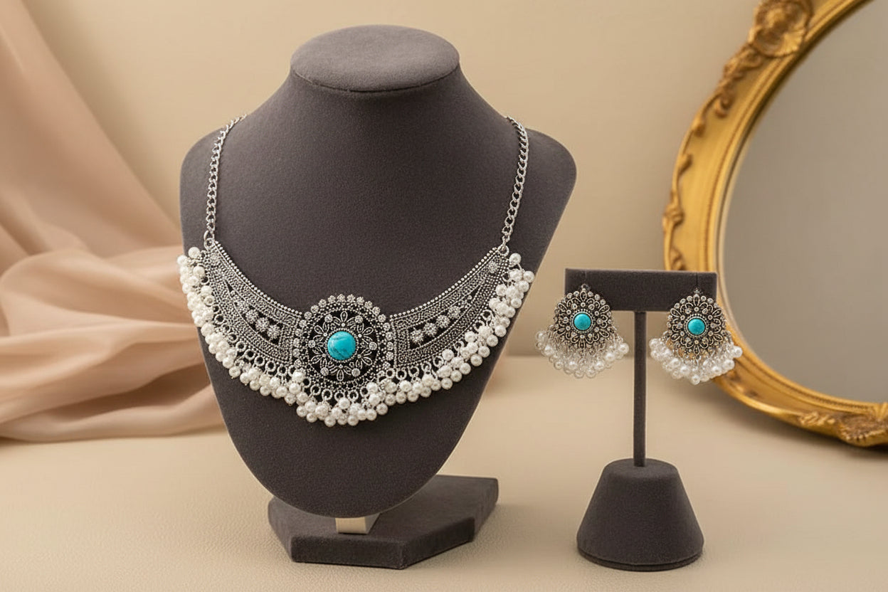 Parure ras-du-cou à pompon perlé – Collier & boucles d’oreilles à clip