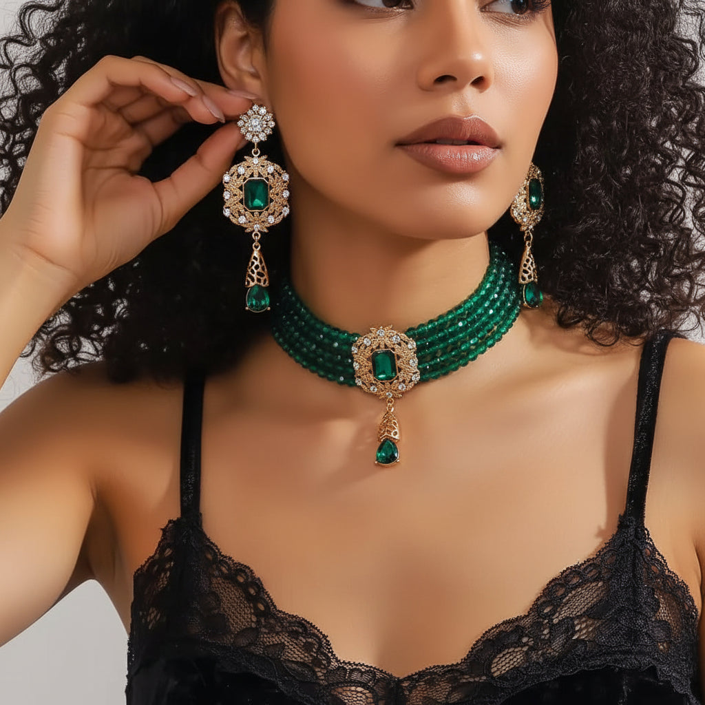 Parure vintage avec cristaux ✨verts, rouges, bleus et noirs, collier et boucles d’oreilles