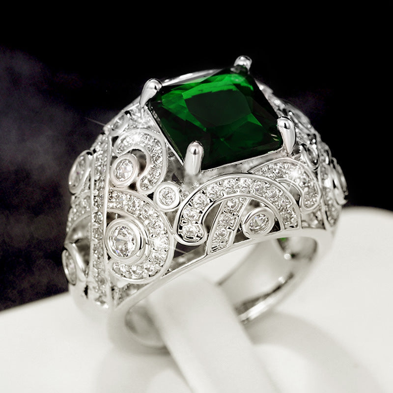 High-End French-Style Emerald Ring With A Luxurious Touch