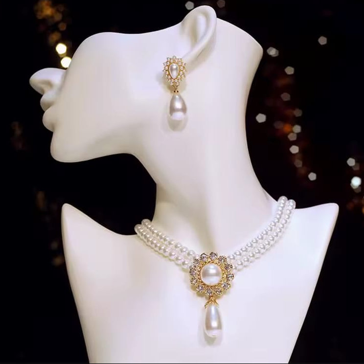 Parure classique vintage au style palais, sublimée de perles – Élégance intemporelle