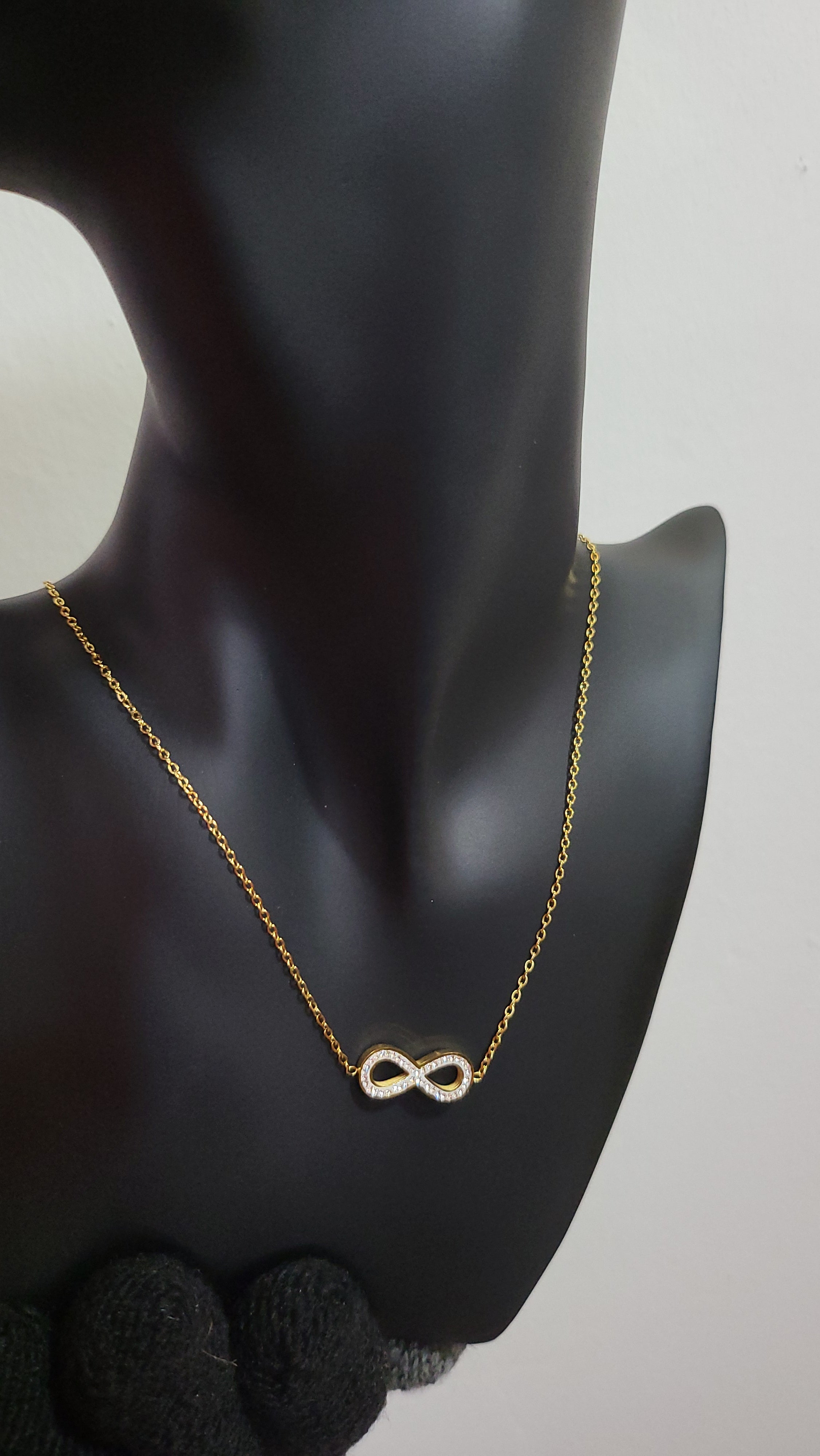 Collier pendentif infini en Acier Inoxydable Couleur argent et couleur Or - bijoux femme